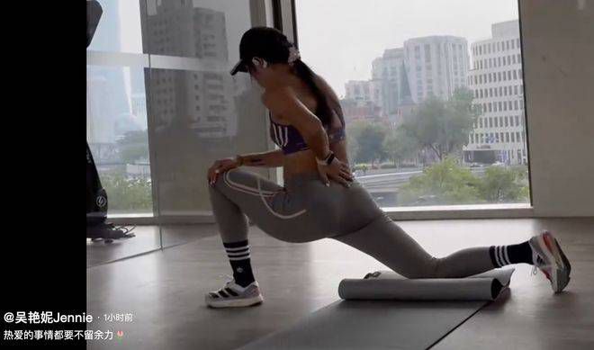 挠脚心vk何何少欣